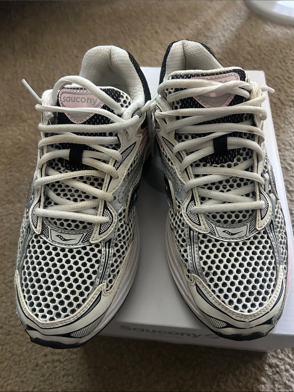 Saucony White, Black and Light Pink Mesh Athletic Sneakers Men’s 8 women’s 9.5